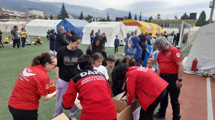 Dak Ekibinden Kahramanmaraşlı Depremzede Çocuklara 23 Nisan Ziyareti