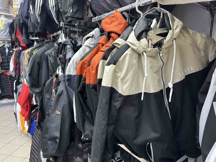 Mevsimlik Mont Satışları Günlük Sıcaklığa Göre Değişiyor