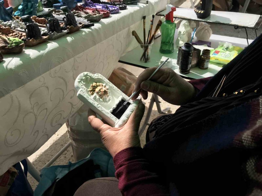 Kızının Malzemelerini Hobi Olarak Kullanıp Meslek Sahibi Oldu