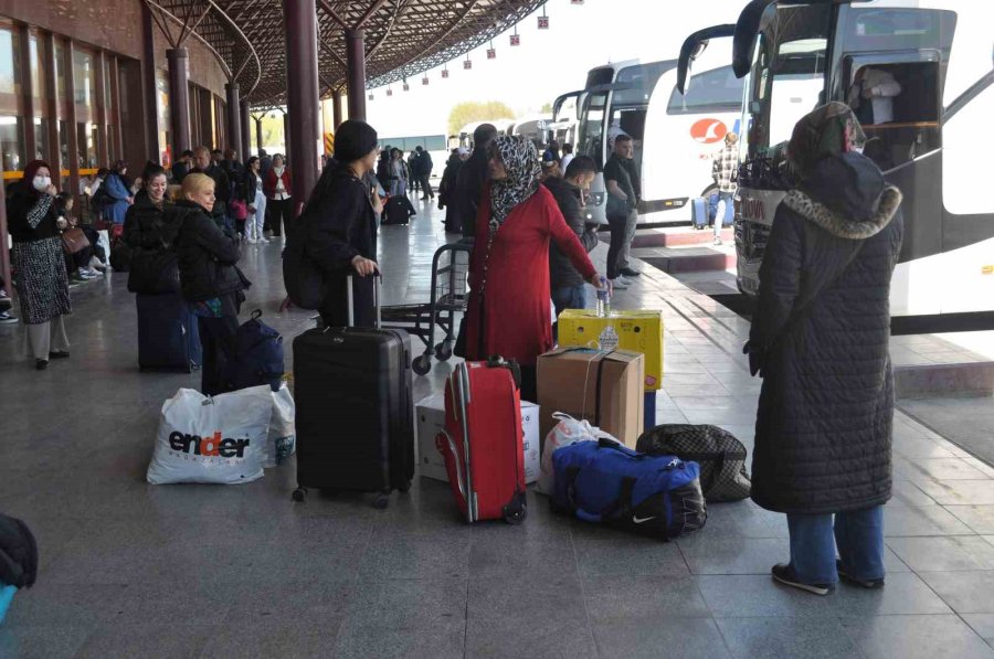 Bayram Tatili Dönüşü Otogarda Yoğunluk