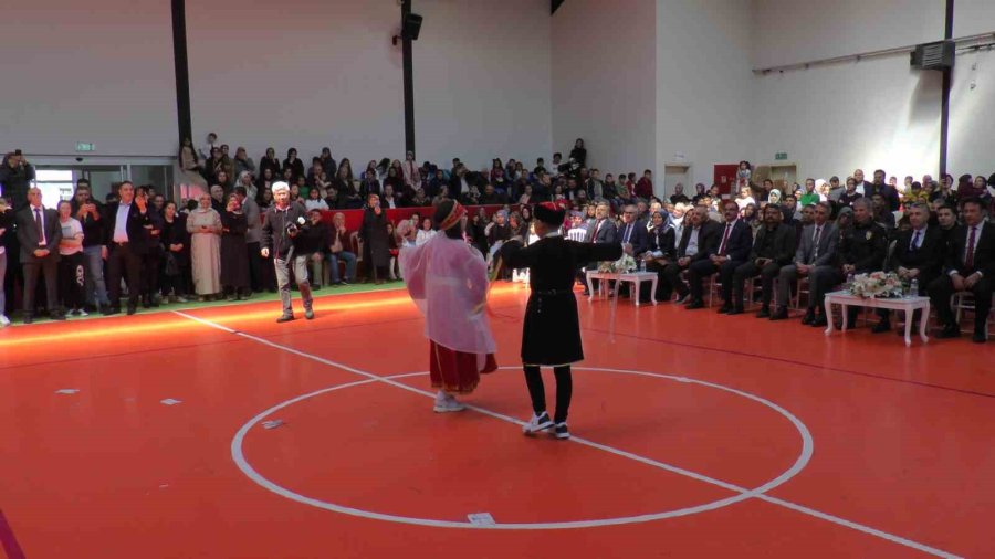 Minikler 23 Nisan’da Depremzedeleri Andı