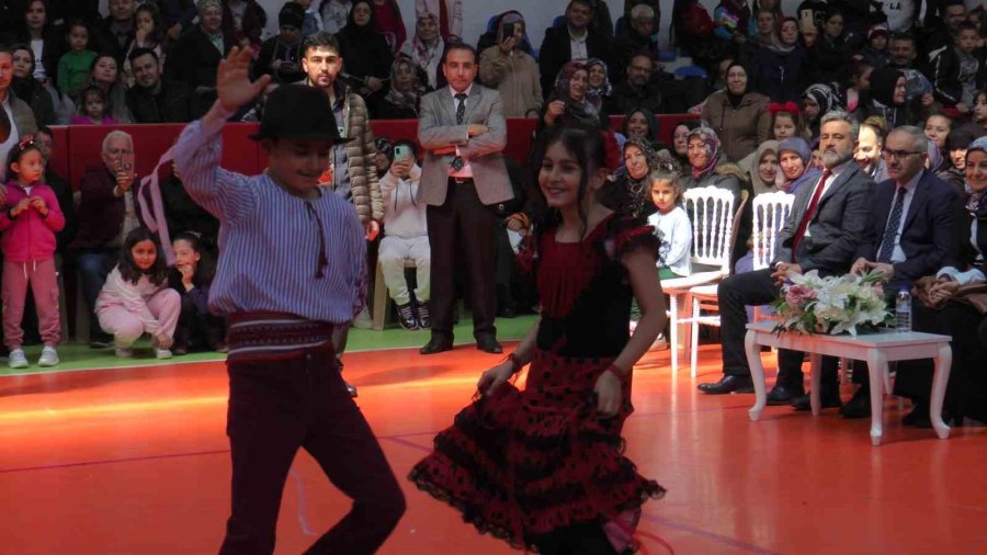 Minikler 23 Nisan’da Depremzedeleri Andı