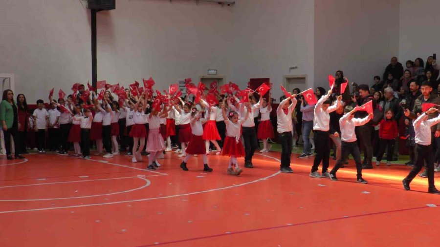 Minikler 23 Nisan’da Depremzedeleri Andı