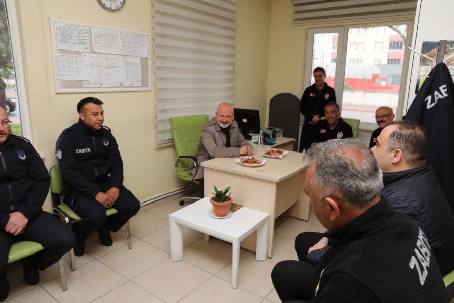 Başkan Çolakbayrakdar, Mesai Arkadaşlarıyla Bayramlaştı