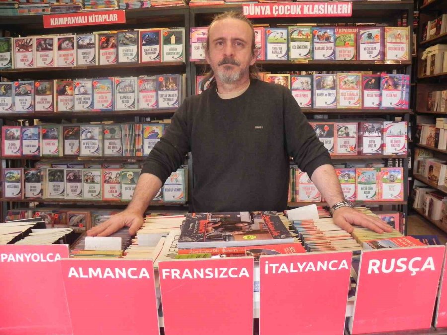 İkinci El Kitap Satıcılarından Öğrencilere ‘kitap Okuma’ Tavsiyesi