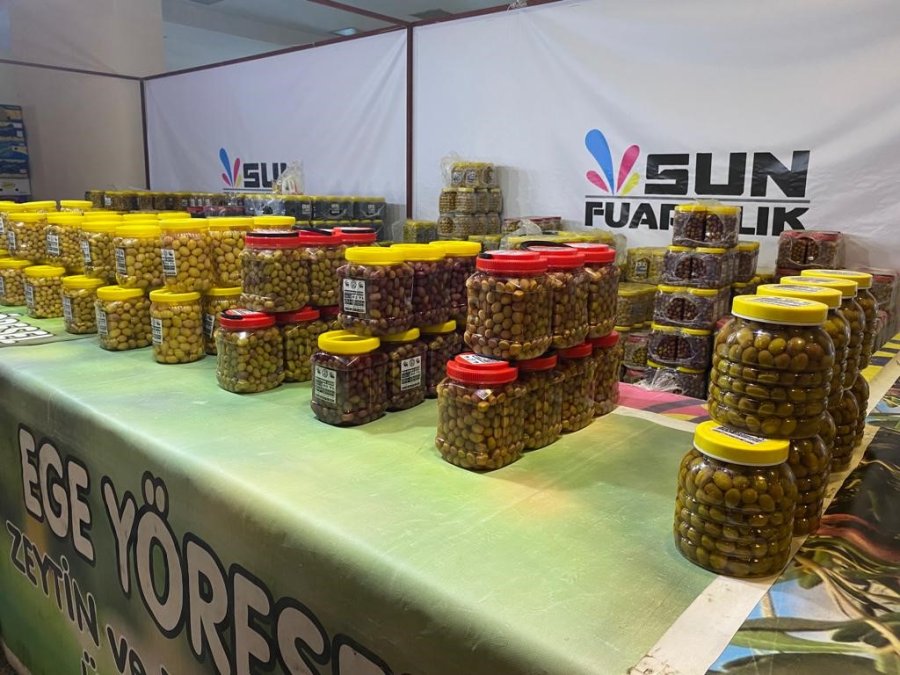 Yöresel Ürünler Fuarı’nda Depremzede Esnafa Destek