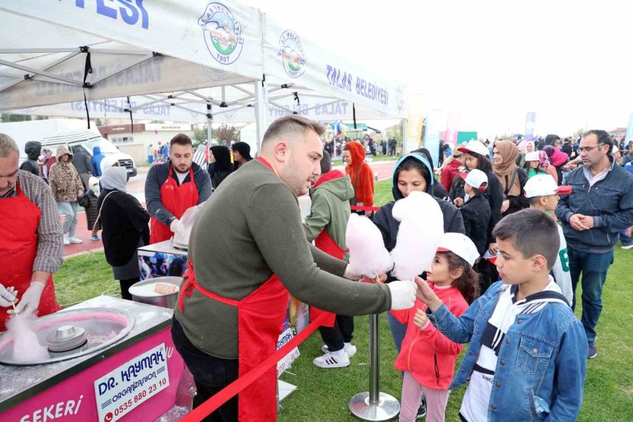 Talas’ta Çocuklara Çifte Bayram Coşkusu