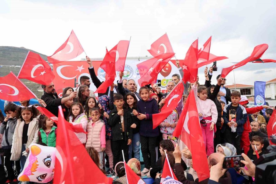 Talas’ta Çocuklara Çifte Bayram Coşkusu