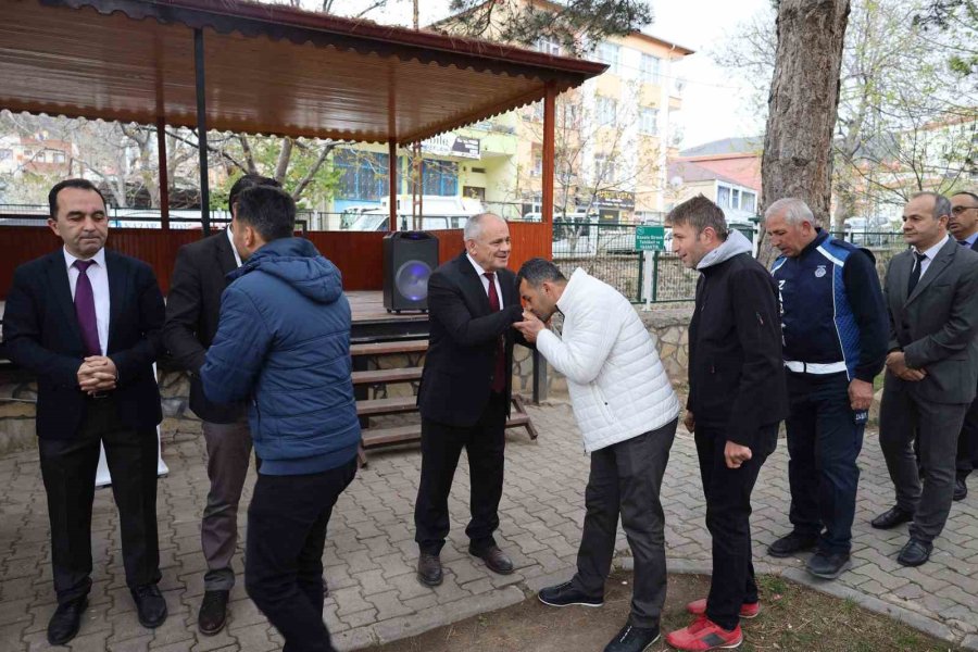 Başkan Esat Öztürk Personelle Bayramlaştı