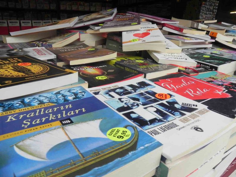 İkinci El Kitap Satıcılarından Öğrencilere ‘kitap Okuma’ Tavsiyesi