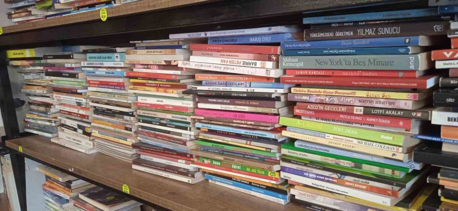 İkinci El Kitap Satıcılarından Öğrencilere ‘kitap Okuma’ Tavsiyesi