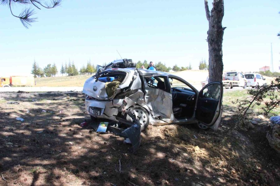 Otomobil Yol Kenarında Duran Otomobile Çarptı: 2’si Ağır, 6 Yaralı