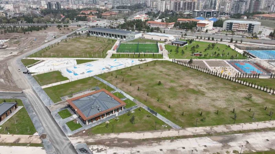 Büyükkılıç: "türkiye’nin En Büyük Ve En Yeşil Millet Bahçesi Gün Sayıyor"