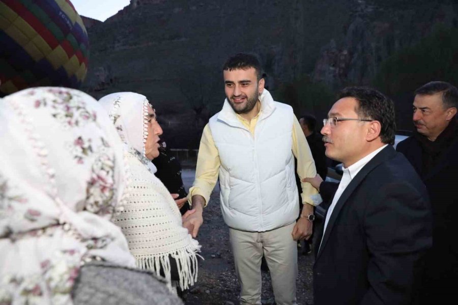 Soğanlı Vadisi Tanıtılıyor: Czn Burak İle Vadide Sıcak Hava Balonuna Bindi