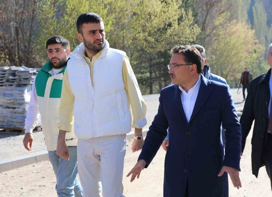 Soğanlı Vadisi Tanıtılıyor: Czn Burak İle Vadide Sıcak Hava Balonuna Bindi