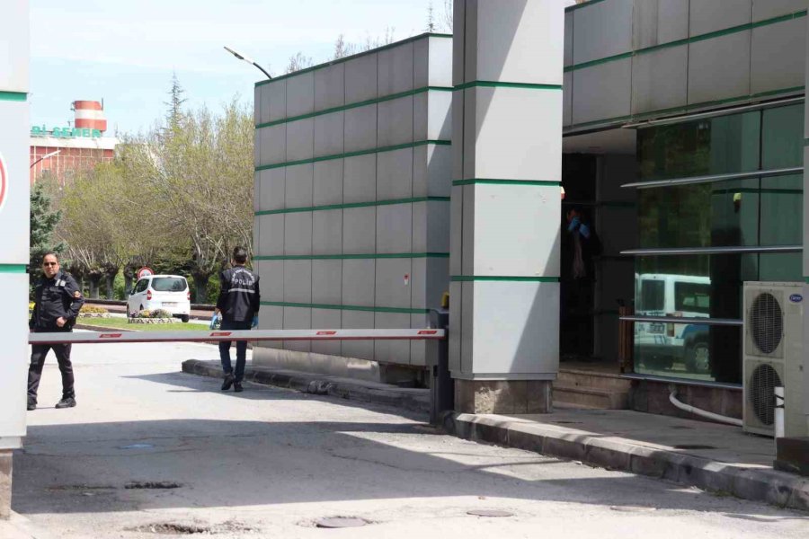 Güvenlikçi Kendini Vurdu