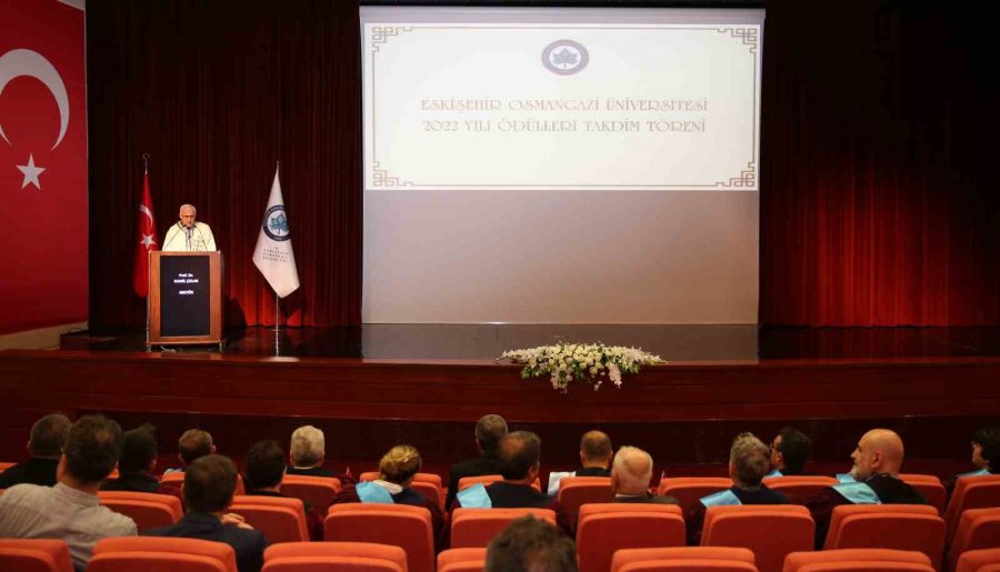 Esogü 2022 Yılı Ödülleri Sahiplerini Buldu