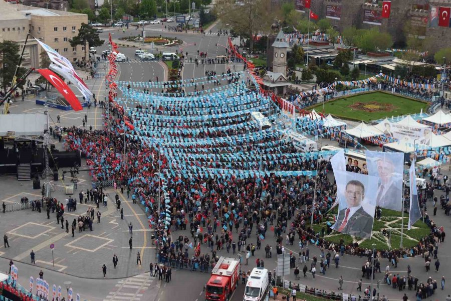 Akşener: “cumhurbaşkanı Çıkıyor, Bizleri Gömmekten Bahsediyor. Biz Düşman Mıyız?”