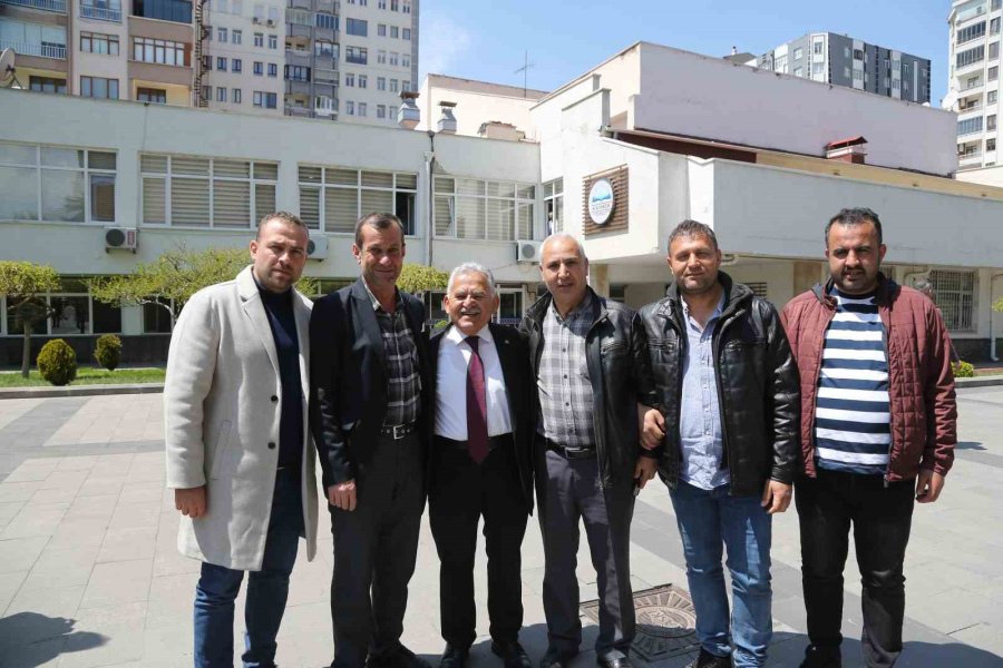 Başkan Büyükkılıç, Yemekhanede Personel Ve Vatandaş İle Buluştu