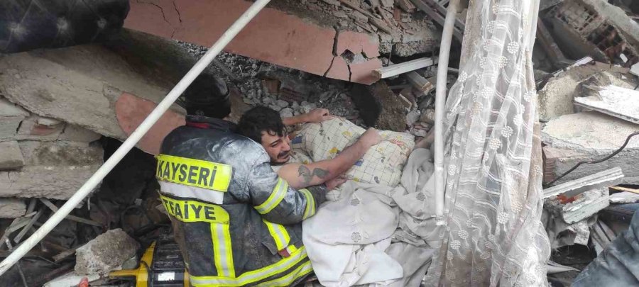 Cumhurbaşkanı Erdoğan’dan Kayseri Büyükşehir İtfaiyesi’ne Devlet Üstün Fedakârlık Madalyası