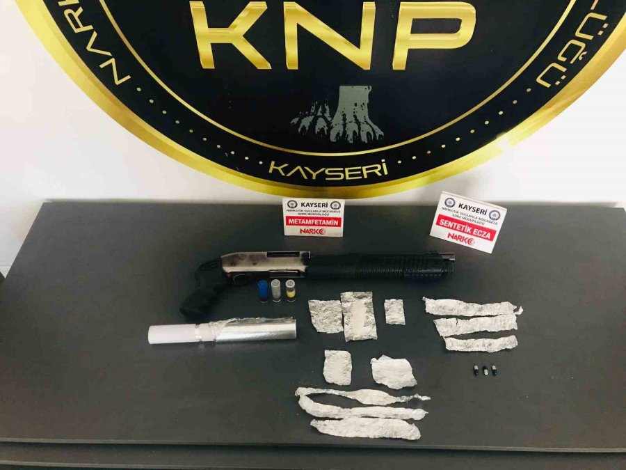 Zehir Tacirleri Polisten Kaçamadı