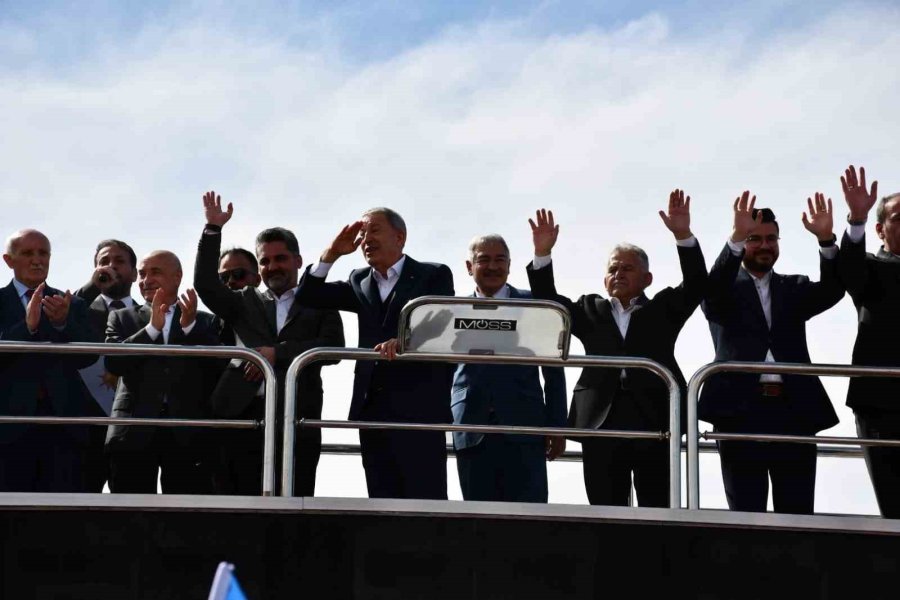 Bakan Akar’dan Terörle Mücadelede Kararlılık Mesajı