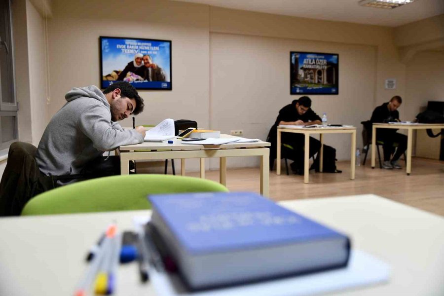 Bu Merkez Gençler İçin 7/24 Açık