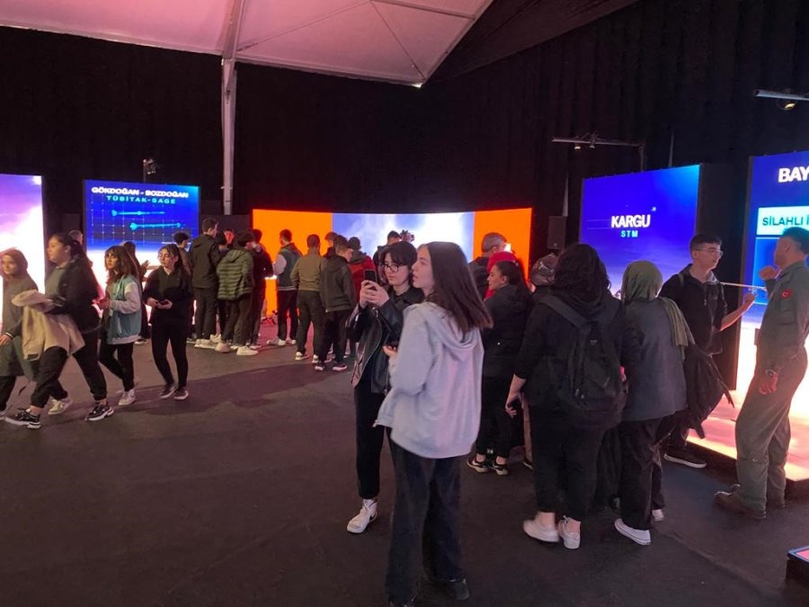 Tsk’nın Teçhizatlarını Gören Vatandaş: “allah Benim Ömrümden Alsın, Cumhurbaşkanımızın Ömrüne Versin”