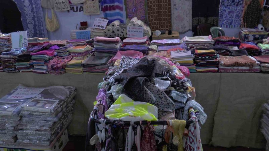 Depremde Kurtardığı Ürünleri İle İşine Devam Ediyor