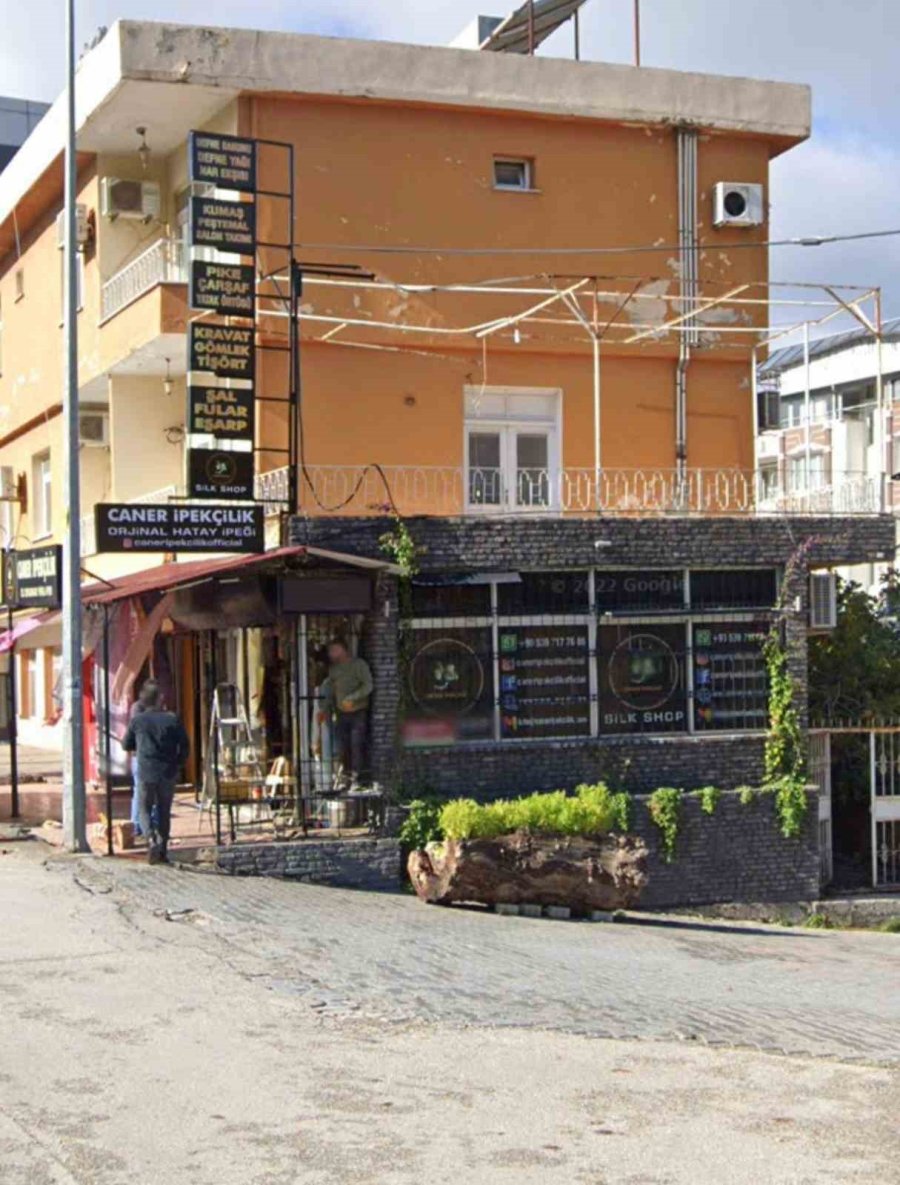 Depremde Kurtardığı Ürünleri İle İşine Devam Ediyor