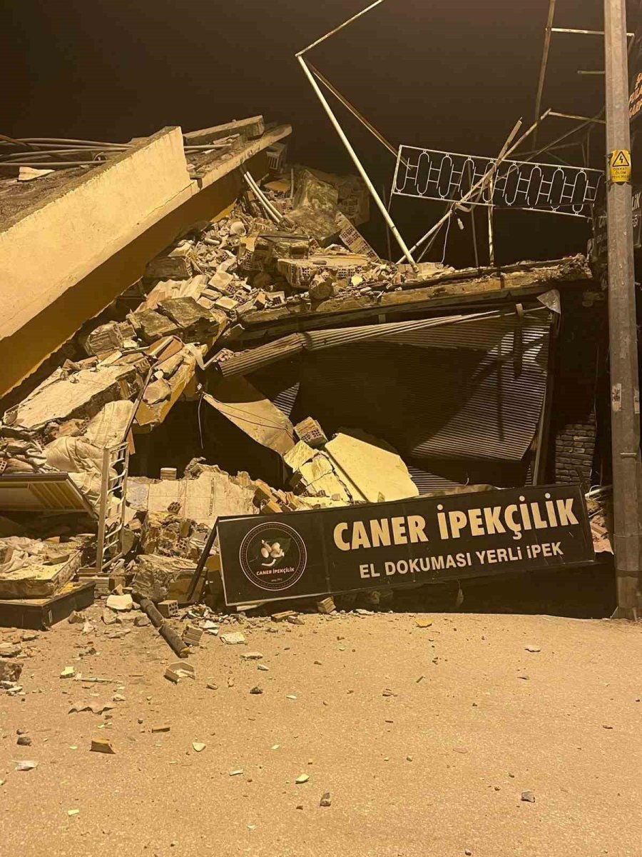 Depremde Kurtardığı Ürünleri İle İşine Devam Ediyor