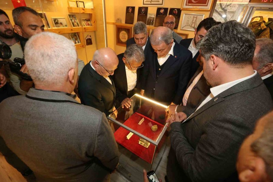 Bakan Akar Ve Başkan Büyükkılıç’tan 15 Temmuz Şehidinin Ailesine Ziyaret