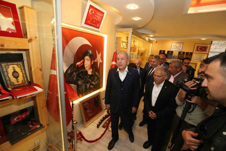 Bakan Akar Ve Başkan Büyükkılıç’tan 15 Temmuz Şehidinin Ailesine Ziyaret