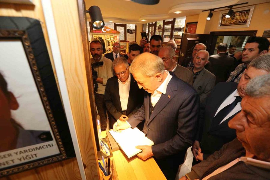 Bakan Akar Ve Başkan Büyükkılıç’tan 15 Temmuz Şehidinin Ailesine Ziyaret