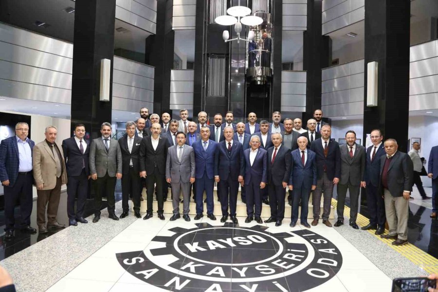 Bakan Akar: "cumhurbaşkanımızın Savunma Sanayiine Olan Israrı Bütün Sistemi Hareketlendirdi”