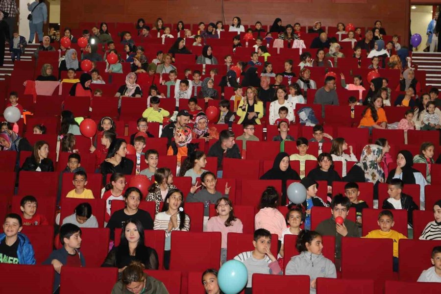 Yurtlarda Kalan Çocuklar İçin Eğlence Düzenlendi