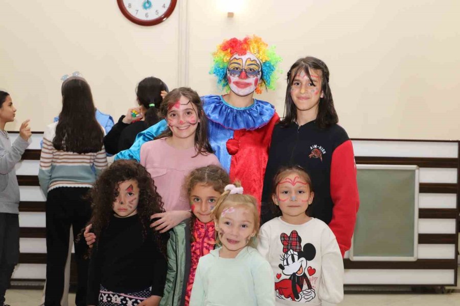 Yurtlarda Kalan Çocuklar İçin Eğlence Düzenlendi