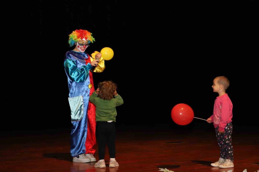 Yurtlarda Kalan Çocuklar İçin Eğlence Düzenlendi