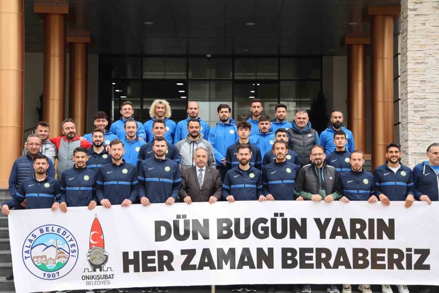 Şampiyonluğu Kutlamak Yerine Deprem Bölgesine Gönül Almaya Gittiler