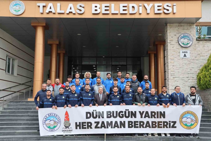 Şampiyonluğu Kutlamak Yerine Deprem Bölgesine Gönül Almaya Gittiler