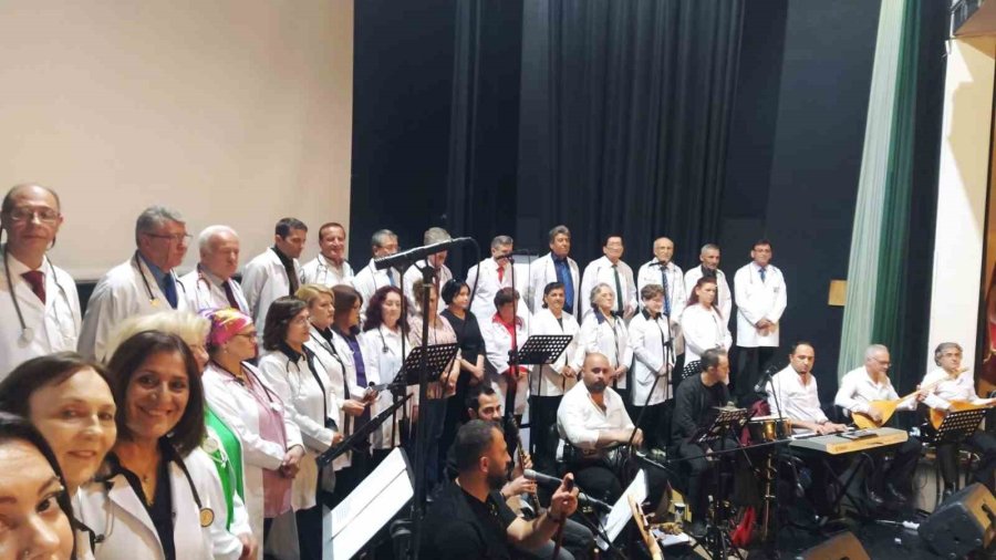Kurtuluş Türk Halk Müziği Korosu’nun ‘doktor-hekim-tabip’ Türküleri Konseri Yoğun İlgi Gördü