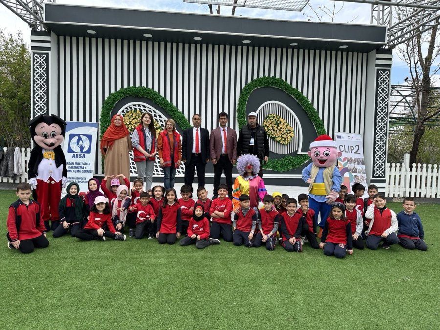 Öğrenciler Gökyüzünü Uçurtmalarla Süsledi