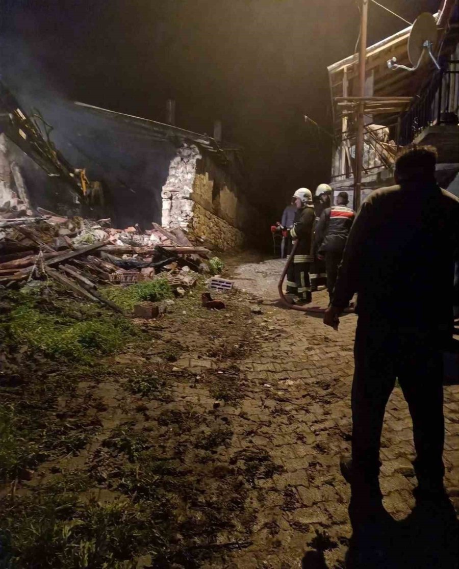 Ahırlı’da Ev Yangını