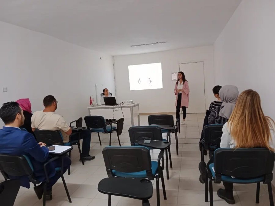 Beyşehir’de Dünya Evine Girecek Çiftlere Evlilik Öncesi Eğitim Verildi