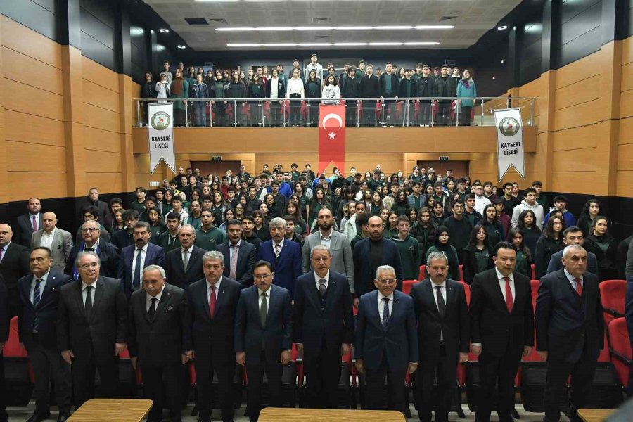 Bakan Akar Kayseri Lisesi Öğrencileriyle Buluştu