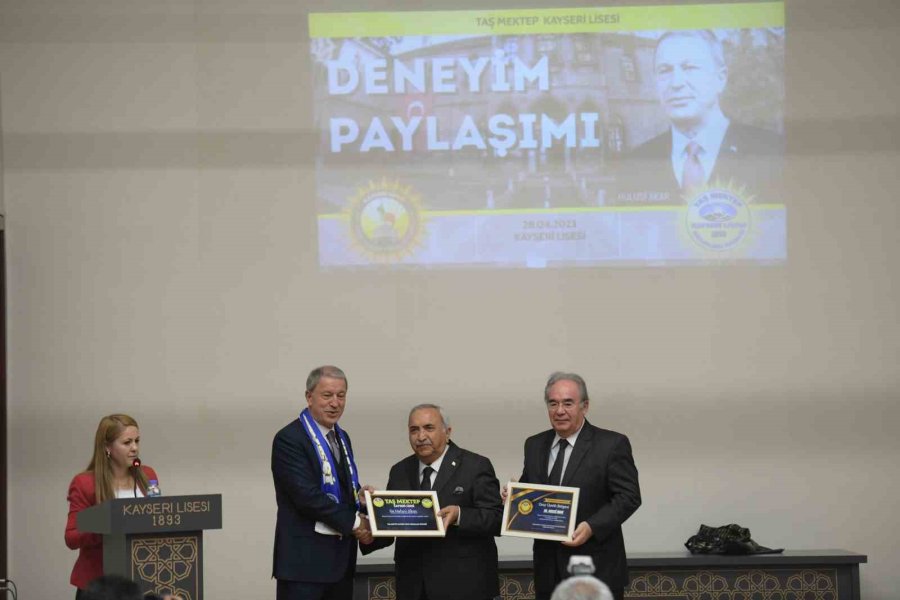 Bakan Akar Kayseri Lisesi Öğrencileriyle Buluştu