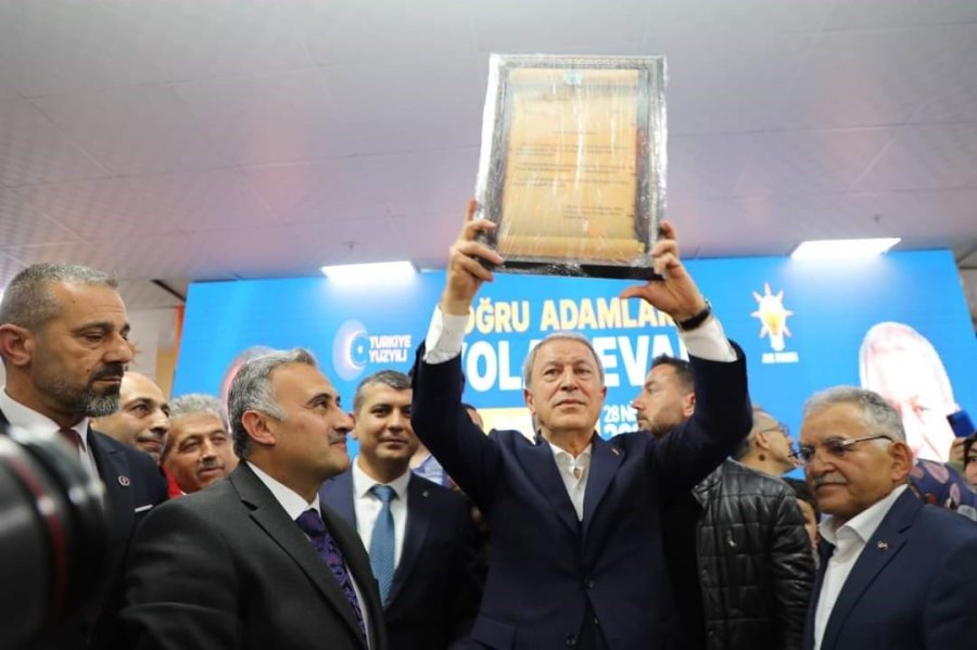 Bakan Akar’dan “teröristler İçin İki Yol Var” Açıklaması