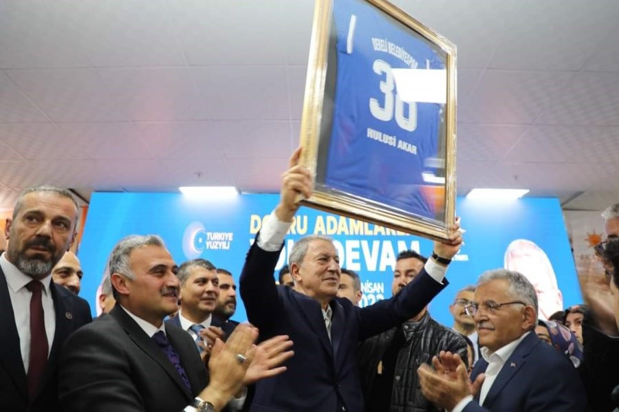 Bakan Akar’dan “teröristler İçin İki Yol Var” Açıklaması