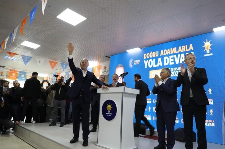 Bakan Akar’dan “teröristler İçin İki Yol Var” Açıklaması