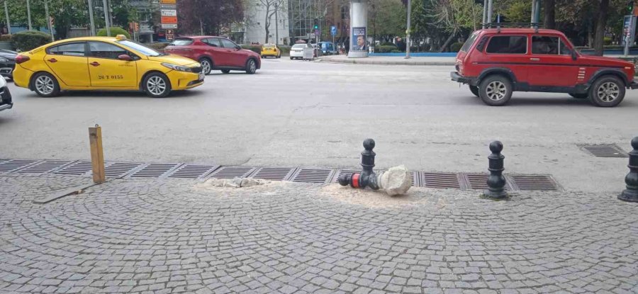 Trafiğe Kapalı Sokaktaki Bu Lobotu Kim Ne İçin Söktü